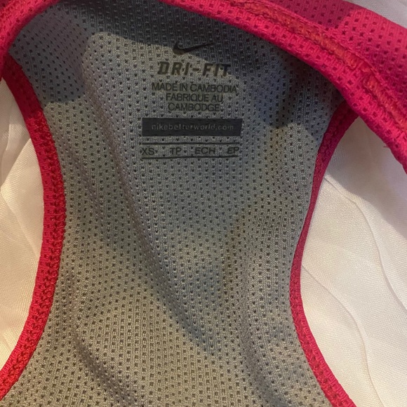 ❤️EUC, Nike racerback tank - Picture 4 of 5